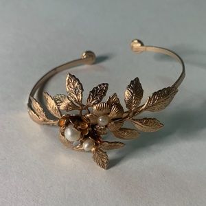 Rose gold Floral pearl bracelet